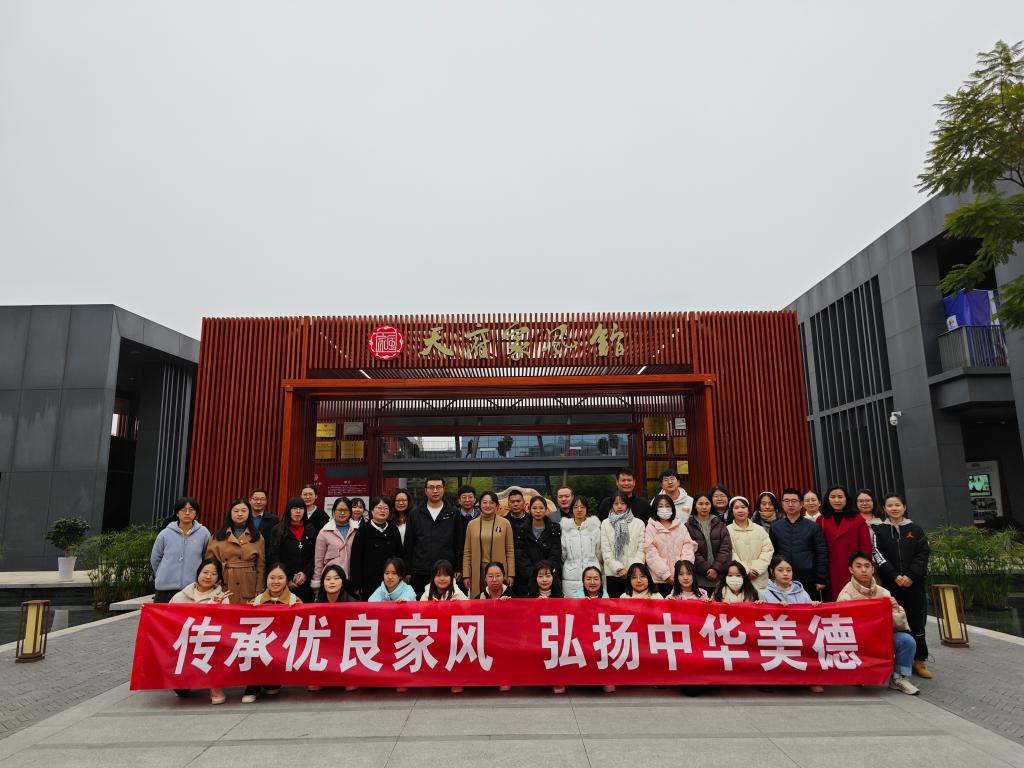http://news.cmc.edu.cn/__local/7/8B/85/E6DA94EBCF416628C85FA4002C5_7EE845D1_1B020.jpg