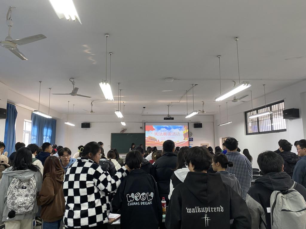 http://news.cmc.edu.cn/__local/7/DB/2B/5E490395FAE74AFD883B32A63E4_CDBDD35E_15FDC.jpg