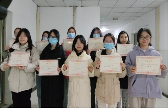 http://news.cmc.edu.cn/__local/8/25/35/F5D198D9A3797E22FDD87BD7B8F_667F2203_D9E32.png