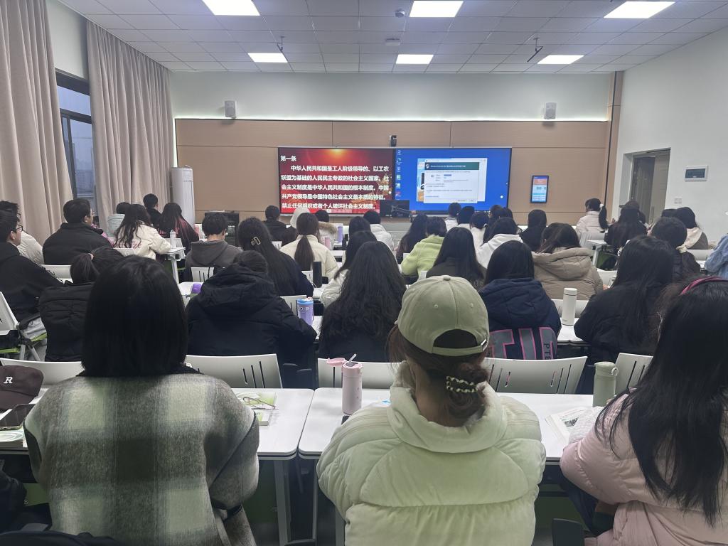 http://news.cmc.edu.cn/__local/9/06/D7/2ACE597600A77666334D52CA00A_B1BE8BA9_192D5.jpg