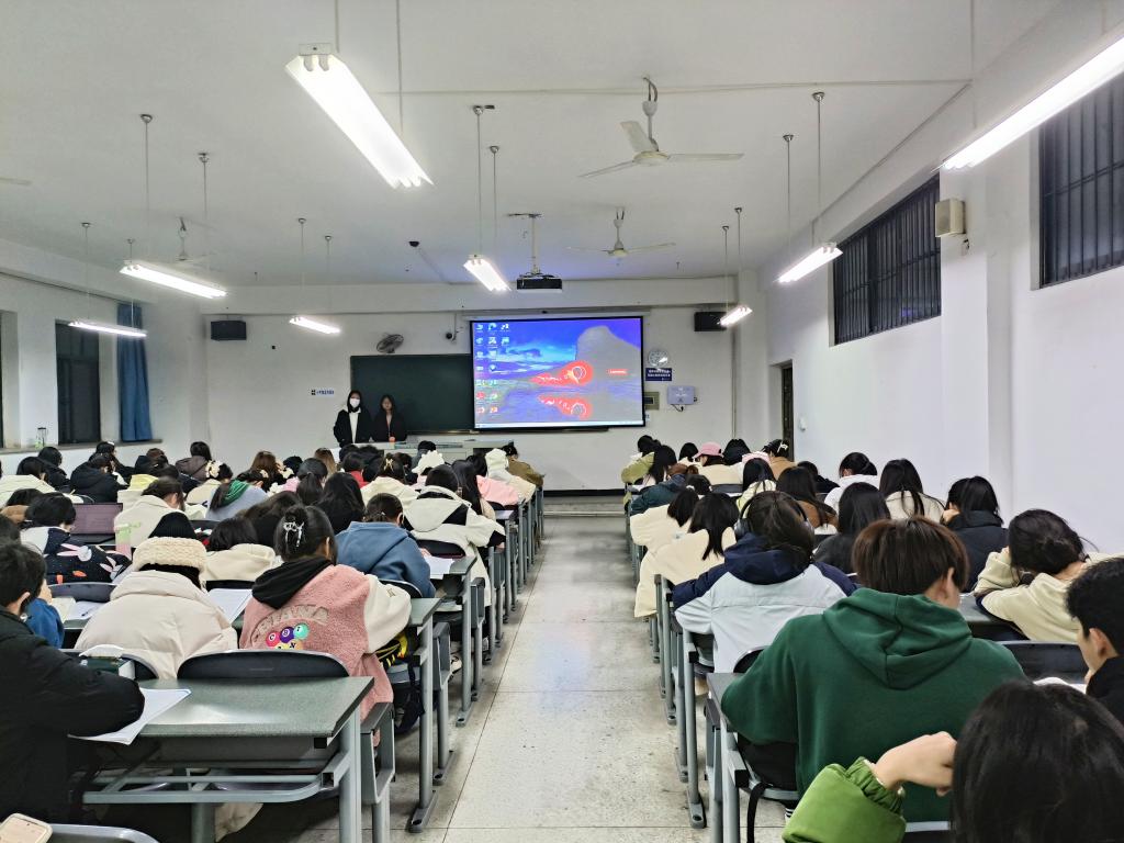 http://news.cmc.edu.cn/__local/E/B4/F5/816620DA9A54D4570E1437D41CA_15530EA2_19670.png